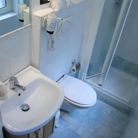 Tourist House Aparthotel 3*