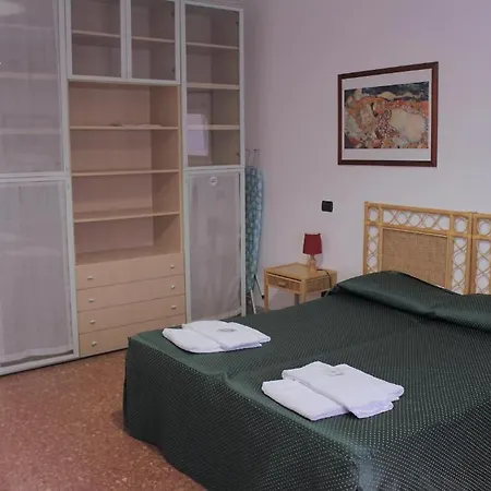 Aparthotel Tourist House Roma