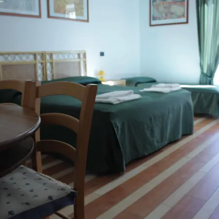Aparthotel Tourist House 3*